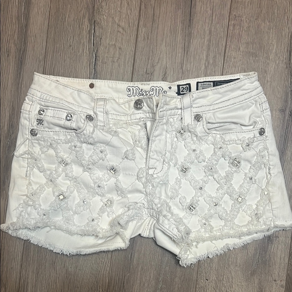 Miss Me White Women's Shorts